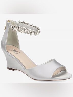 \Journee Collection\• NWB Connor Wedge Sandal